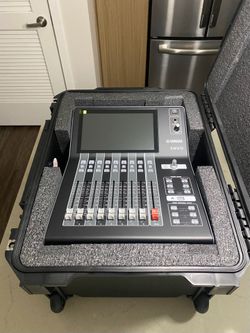 Yamaha DM3-D Digital Mixing Console with Dante and SKB iSeries 2015-10 Digital Mixer Hard Case