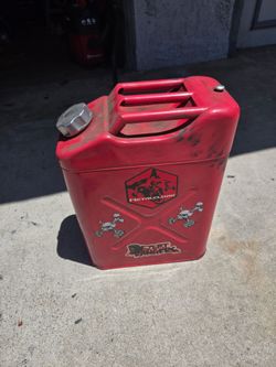 Metal gas can