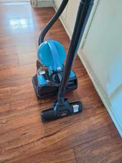 Bissell Bagless canister Vacuum