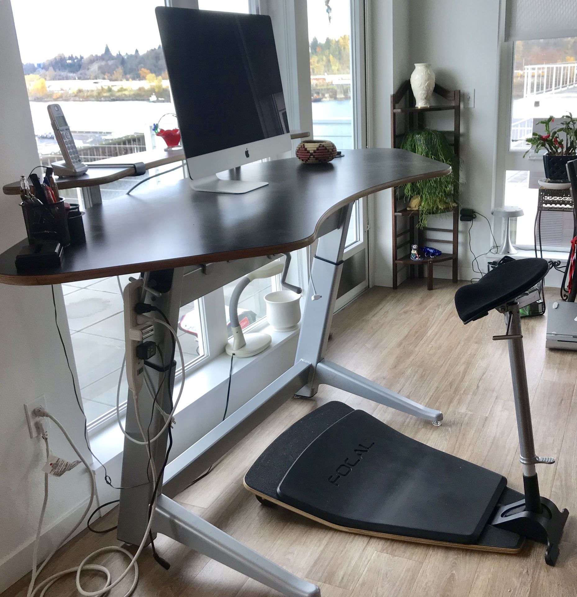 Focal Standing/Leaning Desk, adjustable height/unique Seating