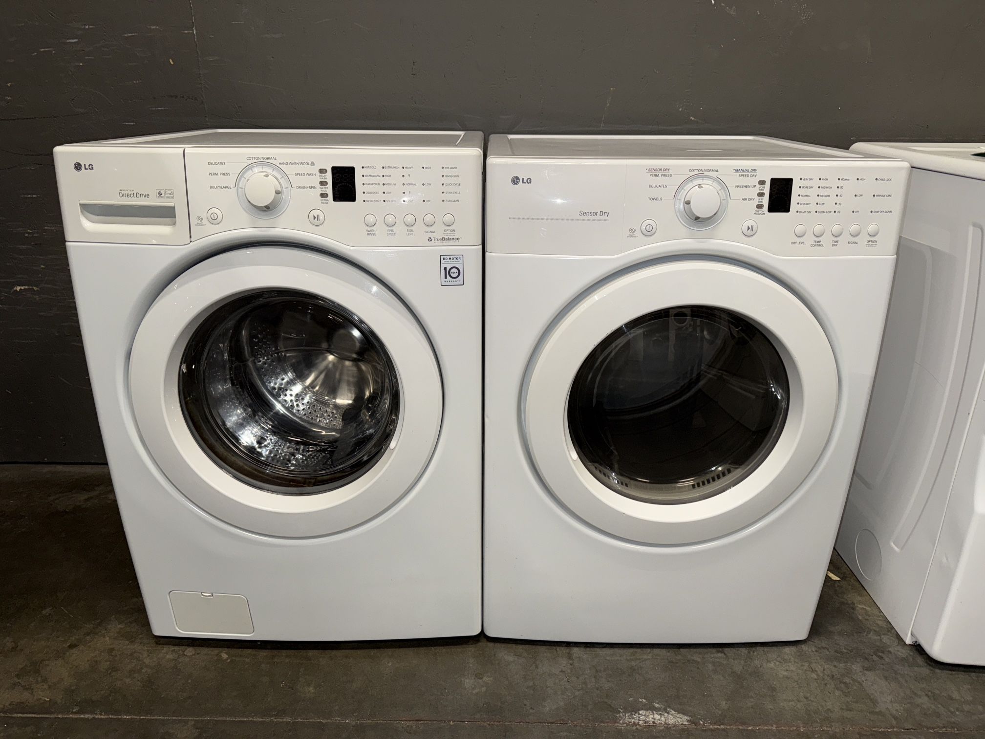 LG LARGE CAPACITY ELECTRIC WASHER & DRYER