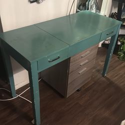 Beautiful vintage vanity