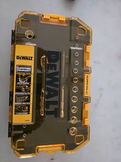 Dewalt 1/4 ratchet and socket set new