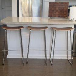 DH Buttercup BAR STOOL 