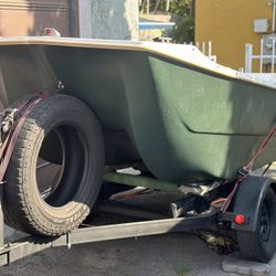 10 Foot Boat Fiberglass With Trailer.. 