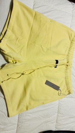 Canary essential shorts fits like xl