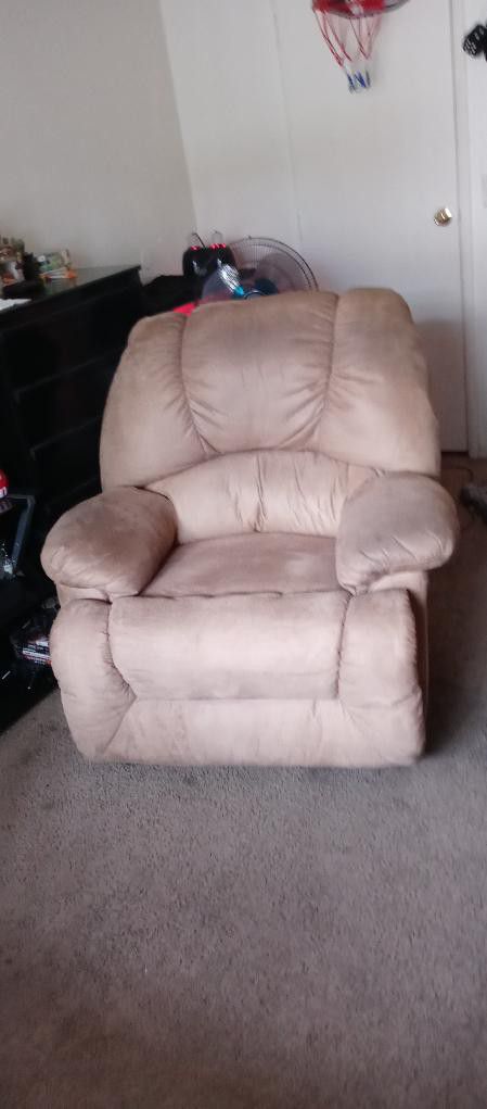 Big Reclining Chair In Great Condition Everything Works Huge Sale Description