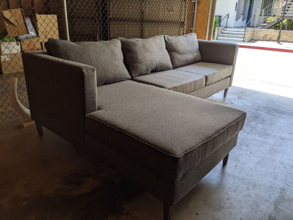 NEED SOLD TODAY! EXCELLENT LIKE NEW 2PC GRAY SECTIONAL
