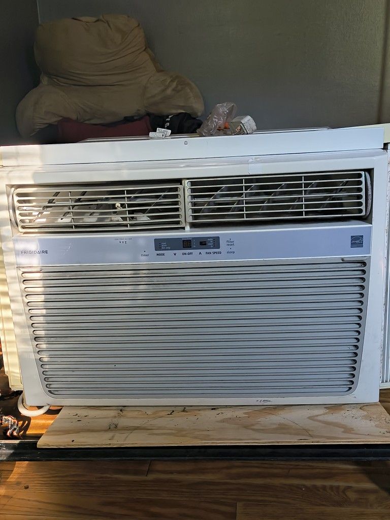 Frigidaire Air Conditioner 230 Volts White