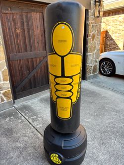 Punching body by GoldsGym