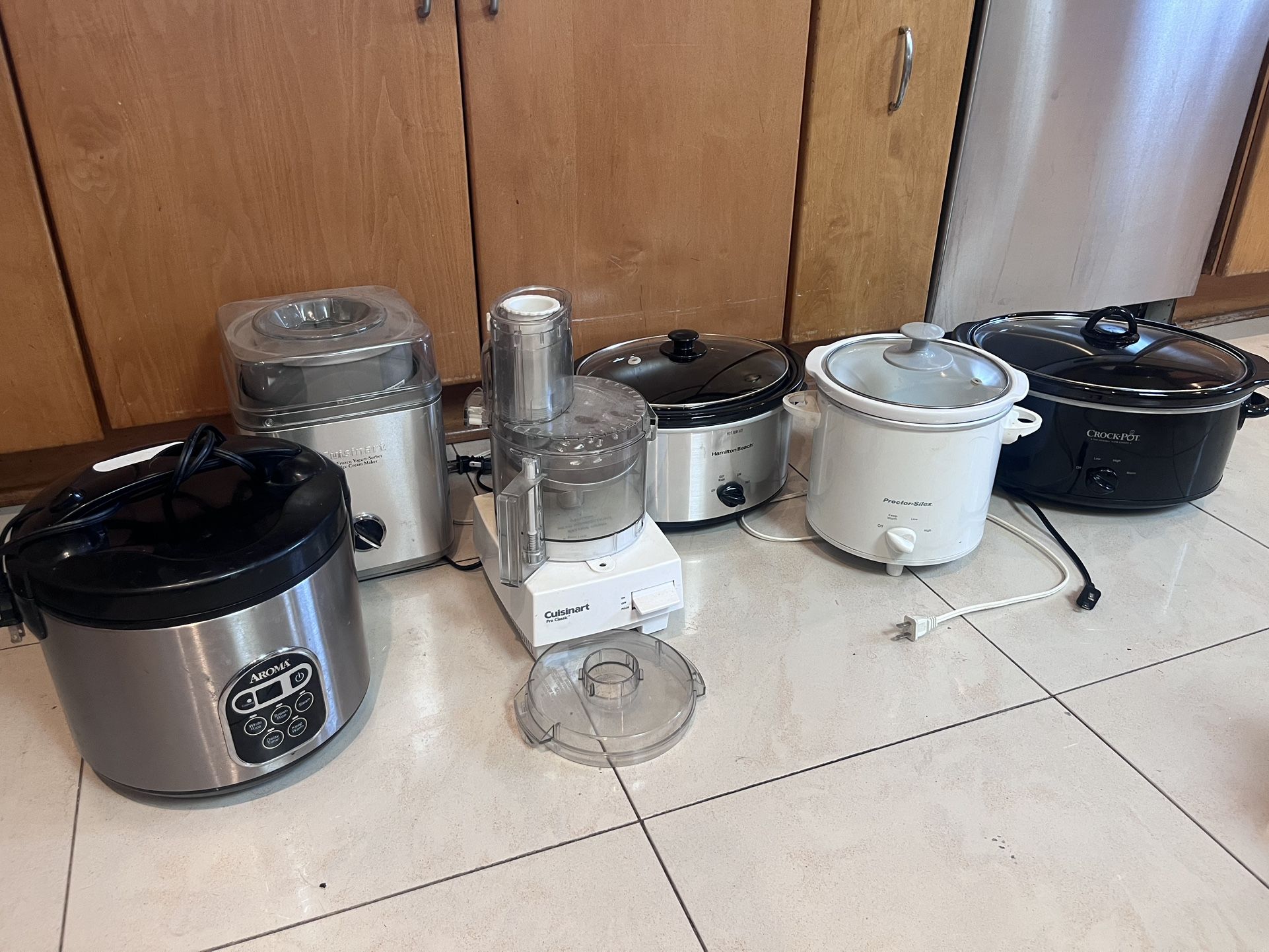 KITCHEN APPLIANCES! MUST GO!