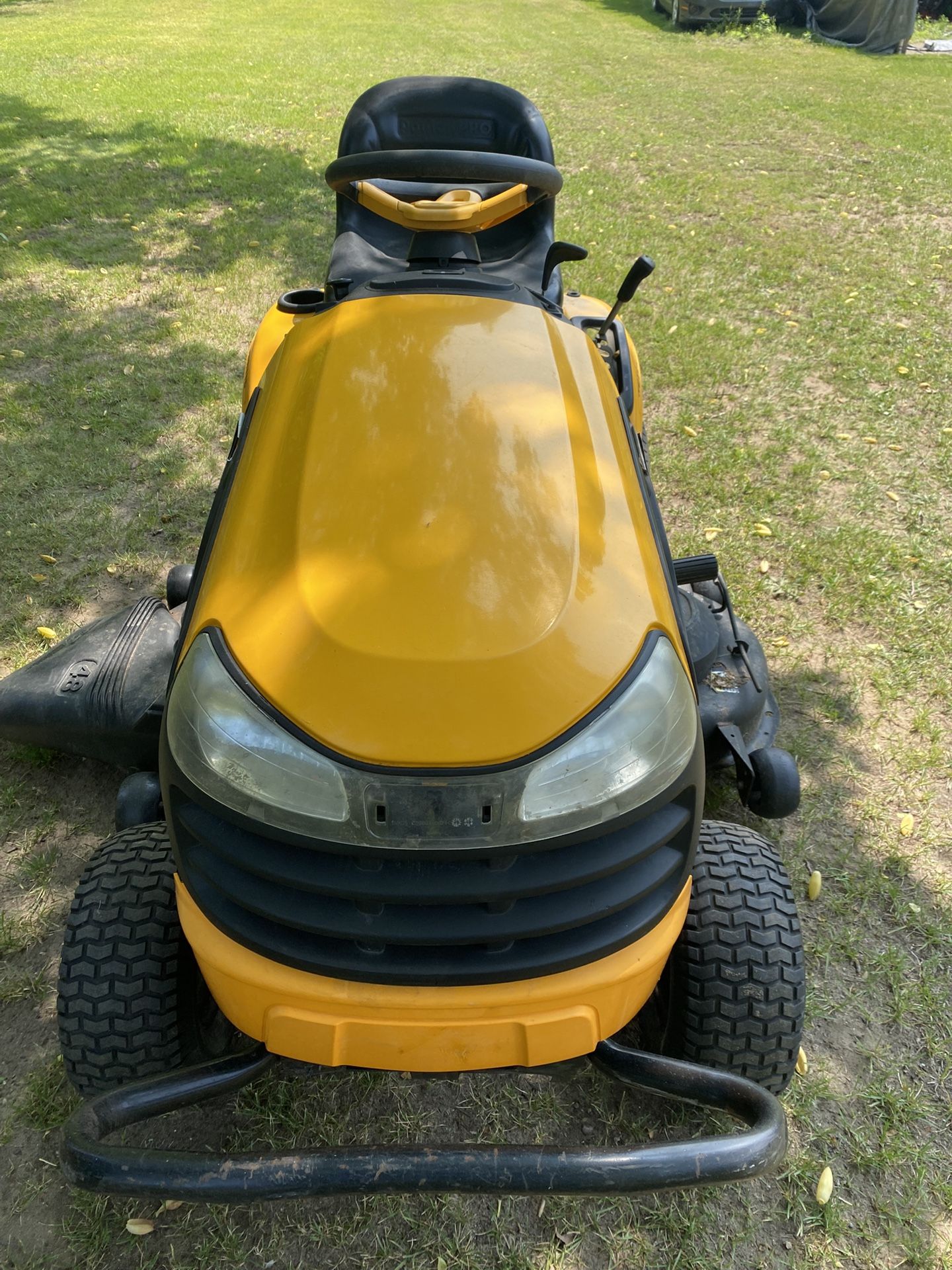 Riding lawnmower