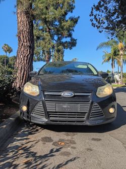 Ford focus se 2012 SE -107453 Miles Salvage title in hand