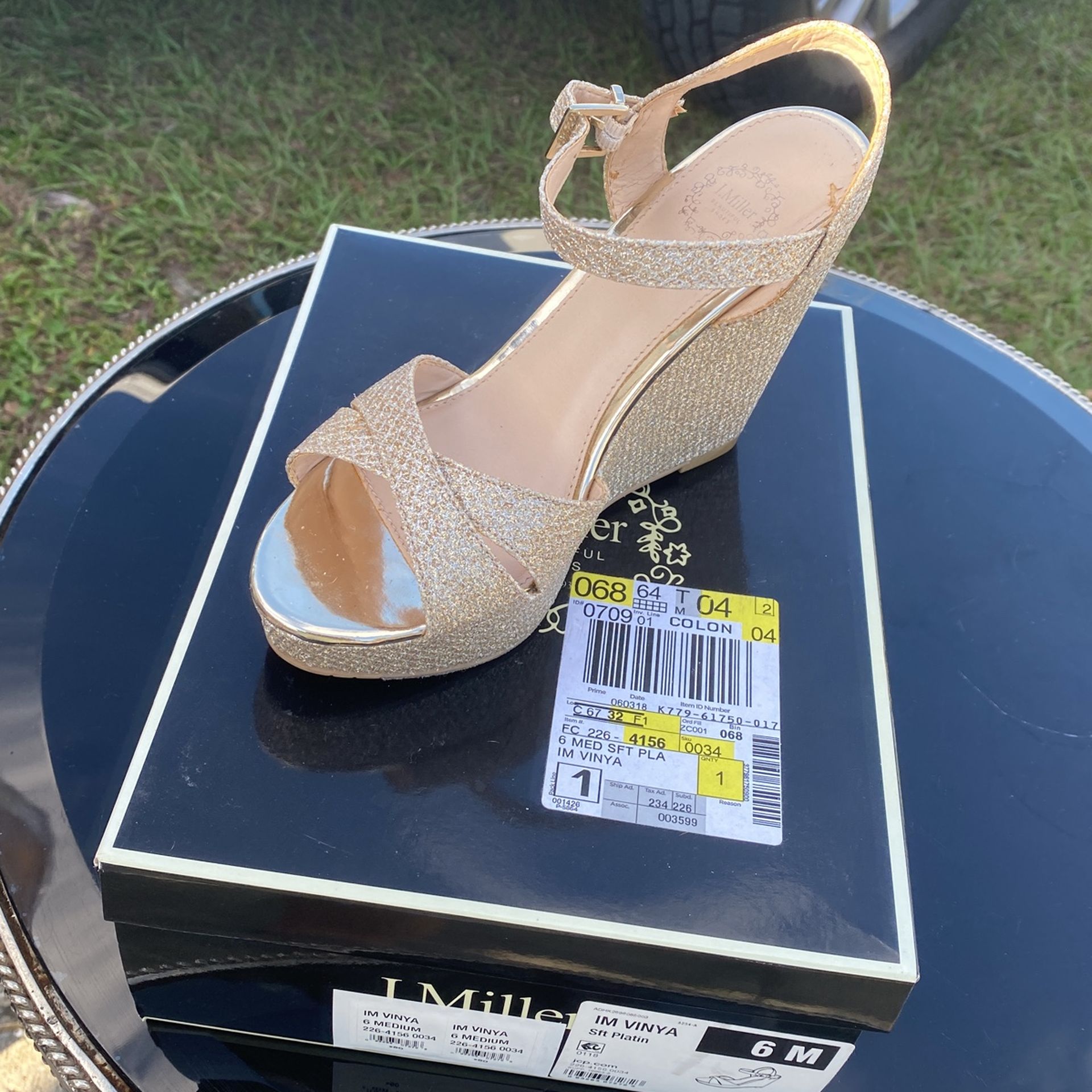 Platinum Size 6 Dress wedge