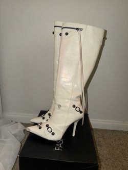 White leather fashion boots size 8
