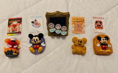 Disney mini figurines