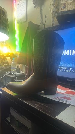 New Boots !! Size 13