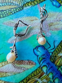 Antique 0.08ct Diamond 7mm Lustrous Pearl 18K Gold Dangle Earrings Long