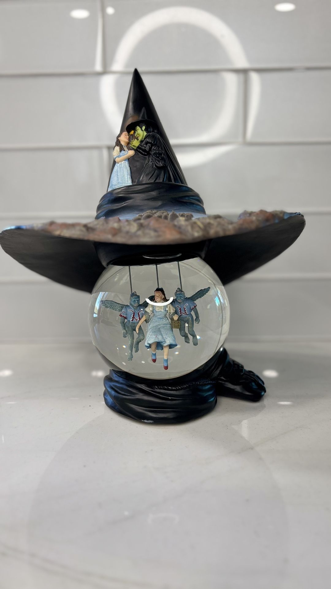 Wizard Of Oz Snow Globe