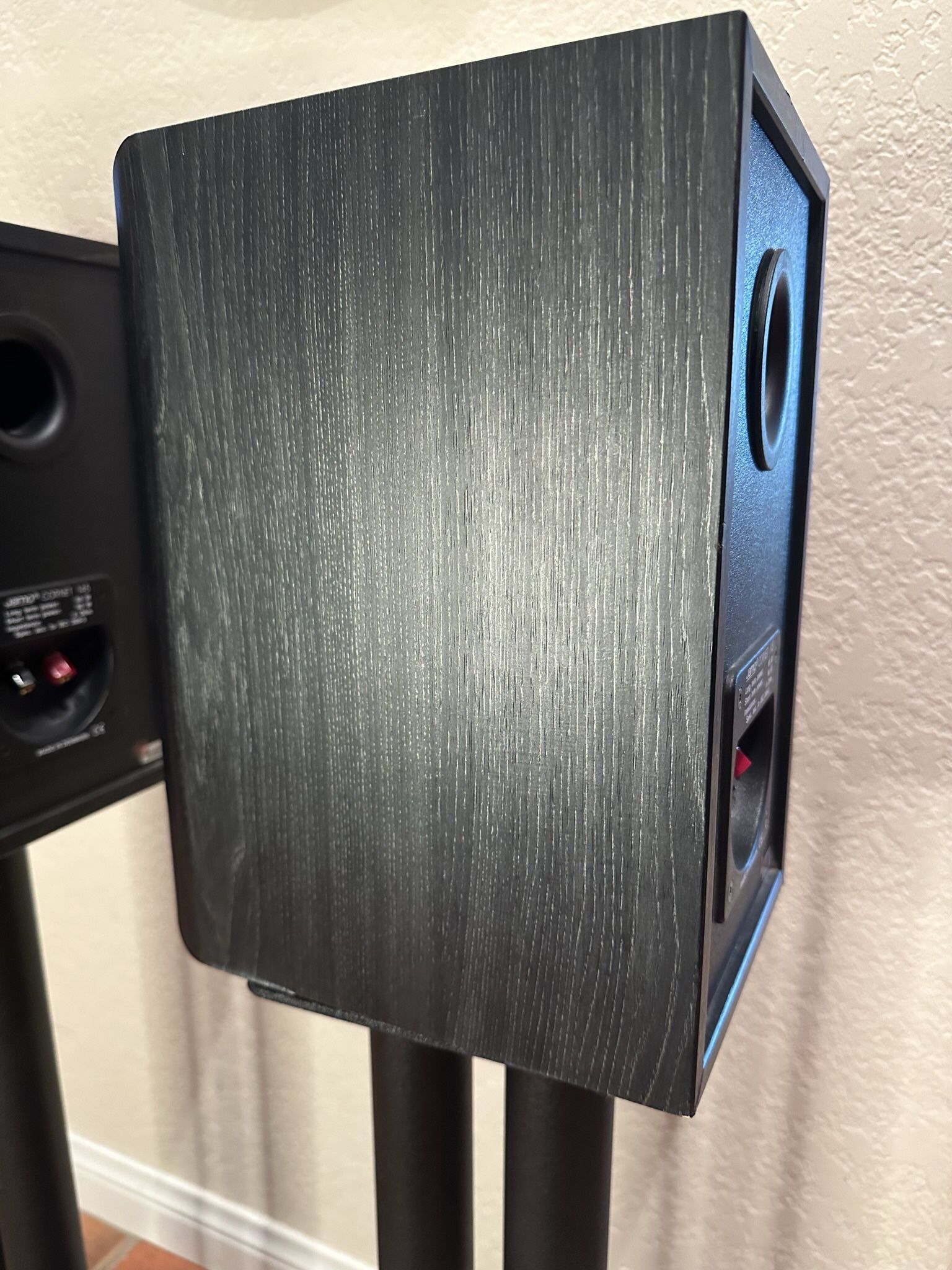 Jamo Bookshelf Speakers Plus Speaker Stands for Sale in Bakersfield, CA
