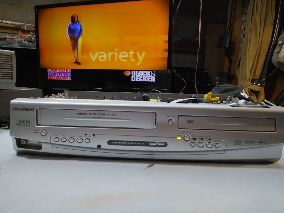 SYLVANIA VCR PLAYER AND RECORDER WITH DVD PLAYER 