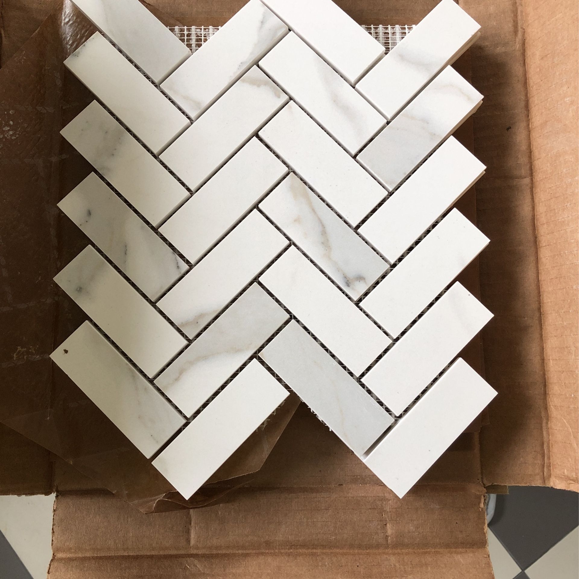 Bedrosians Magnifica Calacatta Super White Mosaic tile (11 Boxes)