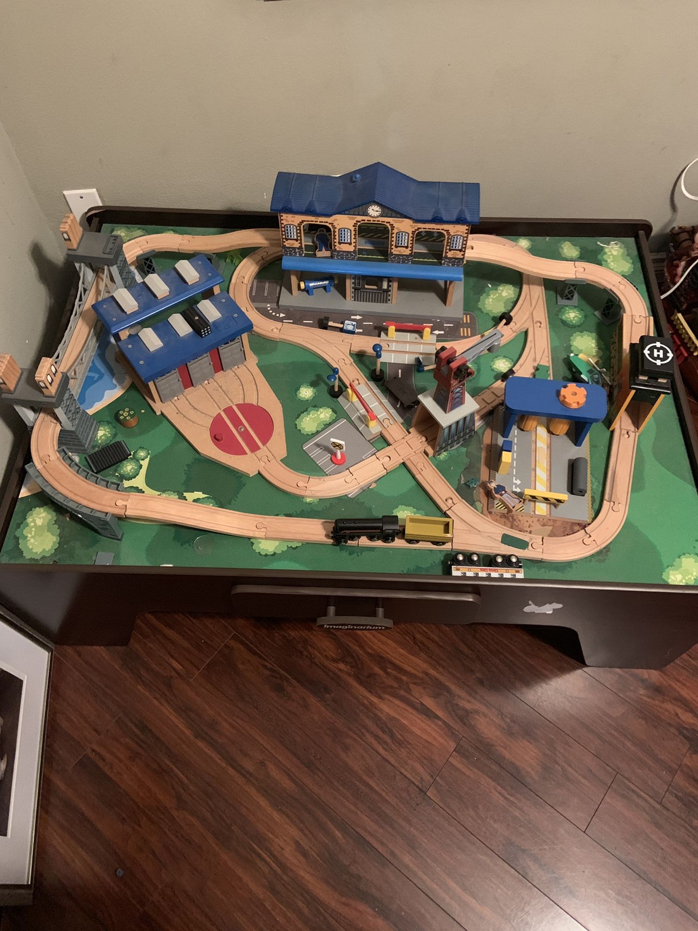Imaginarium train set table