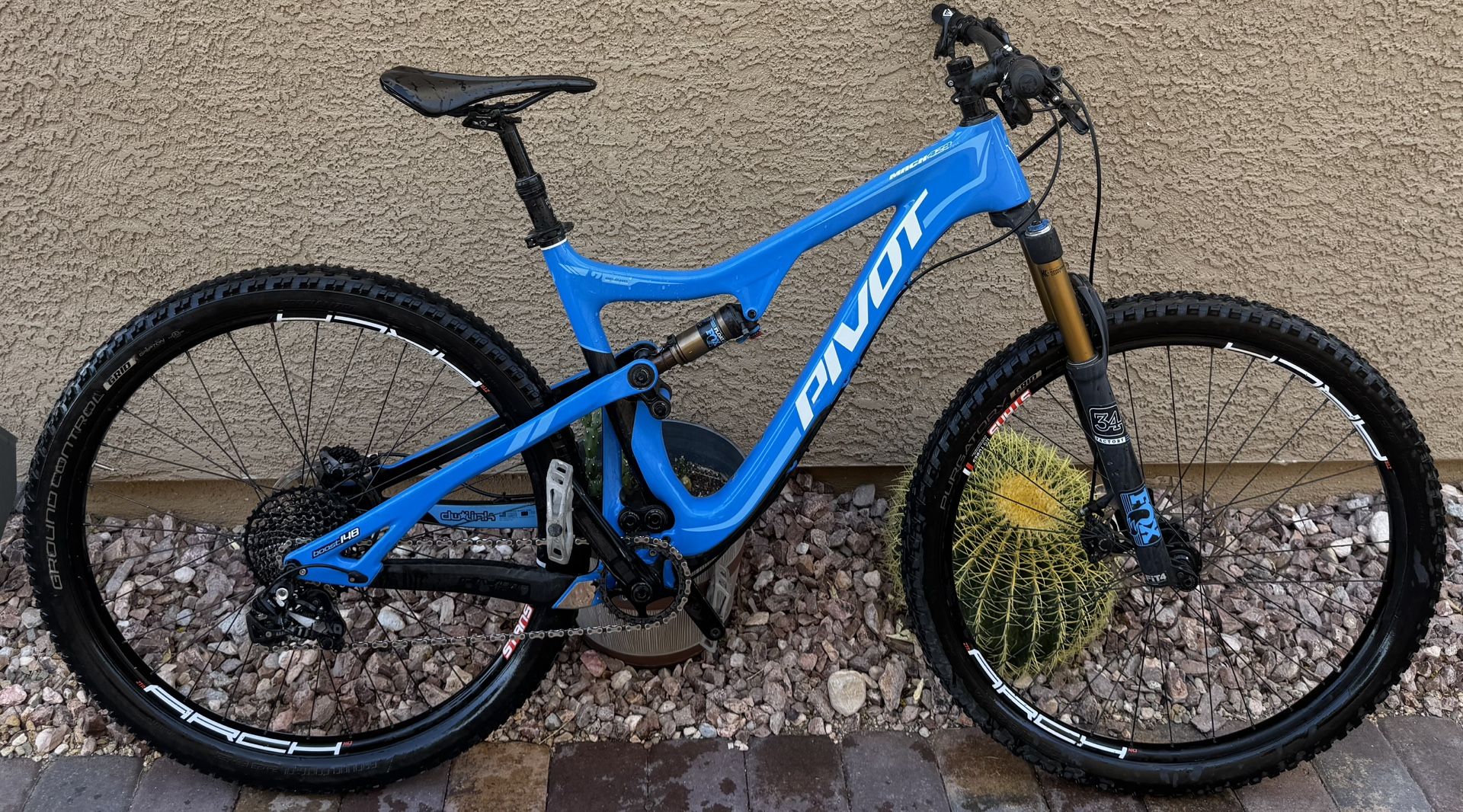 Pivot Mach 429 Full Suspension Mountain Bike 29in Wheels Size Large Frame In Excellent Condition Recent Service Size Large