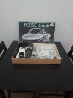 Porsche 959 1/16 Scale Model Kit