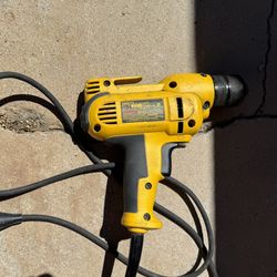 DEWALT DWD115 3/8-inch 8 Amp VSR Mid-Handle Electric Corded Drill