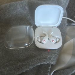 Beats By Dr Dre NOISE CANCEL  WIRELESS IN EAR BEATS 