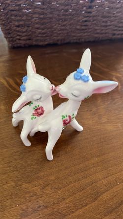 Kissing Deers salt and pepper shakers