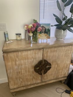 Accent Cabinet / Bar Cabinet / Quality Made