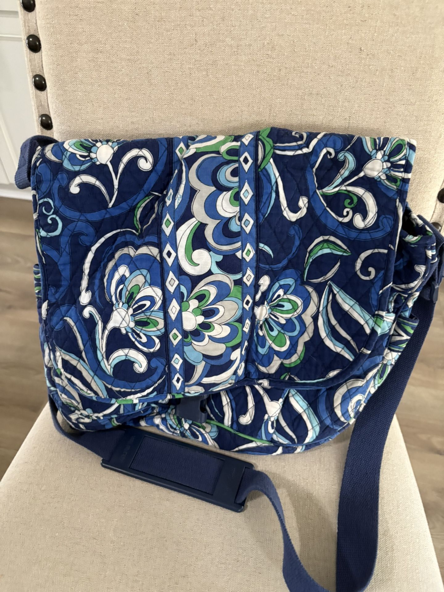 Vera Bradley, blue design messenger bag