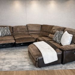 Like New Modern Power Reclining Sectional-FREE DELIVERY 🚚 