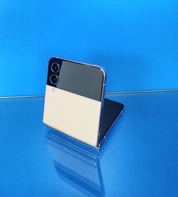 Samsung Galaxy Z Flip 4 Unlocked 
