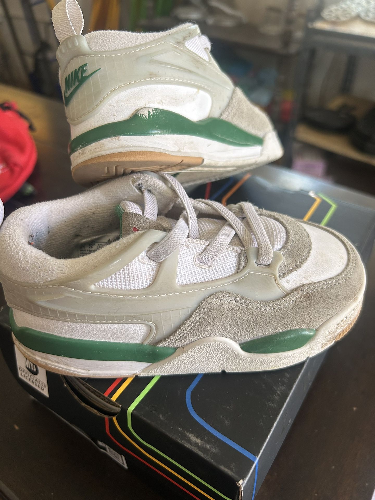Jordan Mid Wings 24