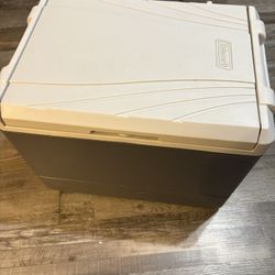 Coleman PowerChill Model 5645 Iceless Cooler 12V Thermoelectric40 Qt. 60W Gray