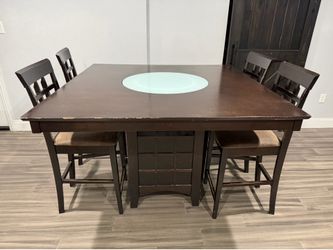 Free Dinning Table