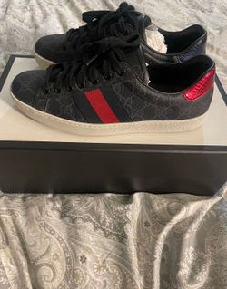Gucci Men’s Monogram Sneakers (Size 6)