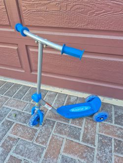 Toddler 3 wheel scooter