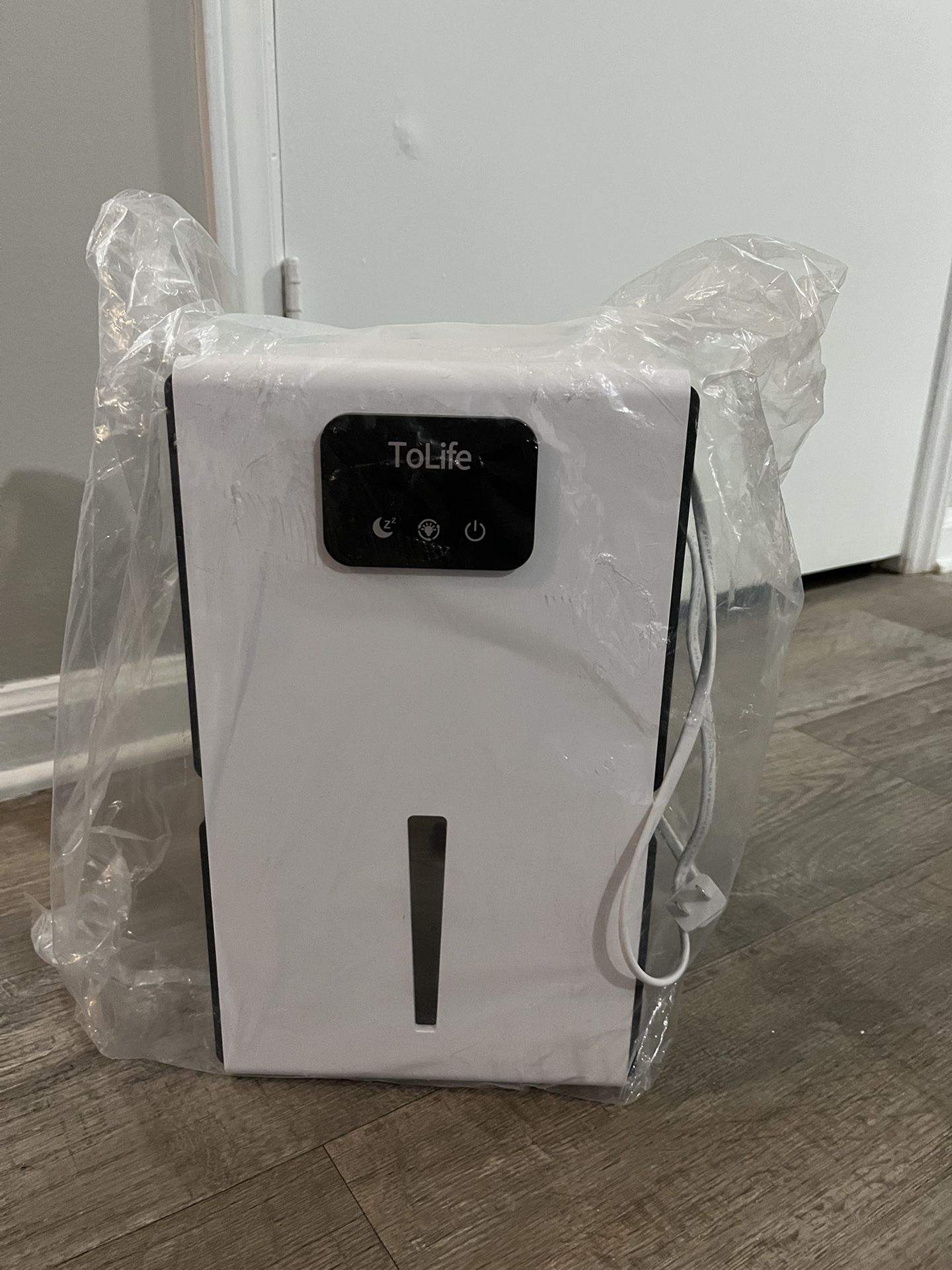 Dehumidifier-95oz/ With Auto Off 1,000sq-ToLife(brand)