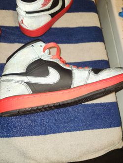 Air Jordan 1 Mid Sneakers SIZE 9 1/2