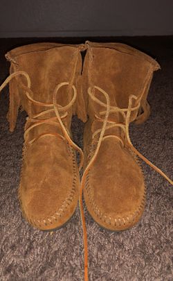 Minnetonka fringe boots