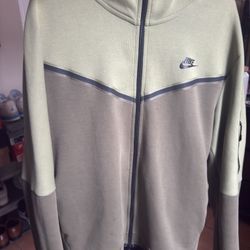XL Nike Tech 