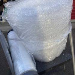 Bubble Wrap And Plastic Wrap 