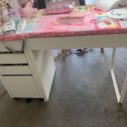 desk w drawers 