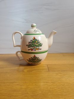 Spode Christmas Tea Pot Collectors Item