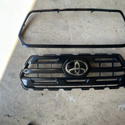 2018 Toyota Tacoma Front Grill 