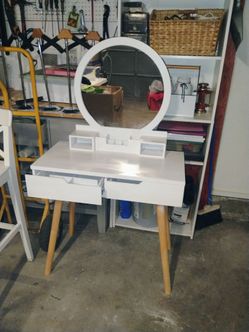 White Vanity brand new